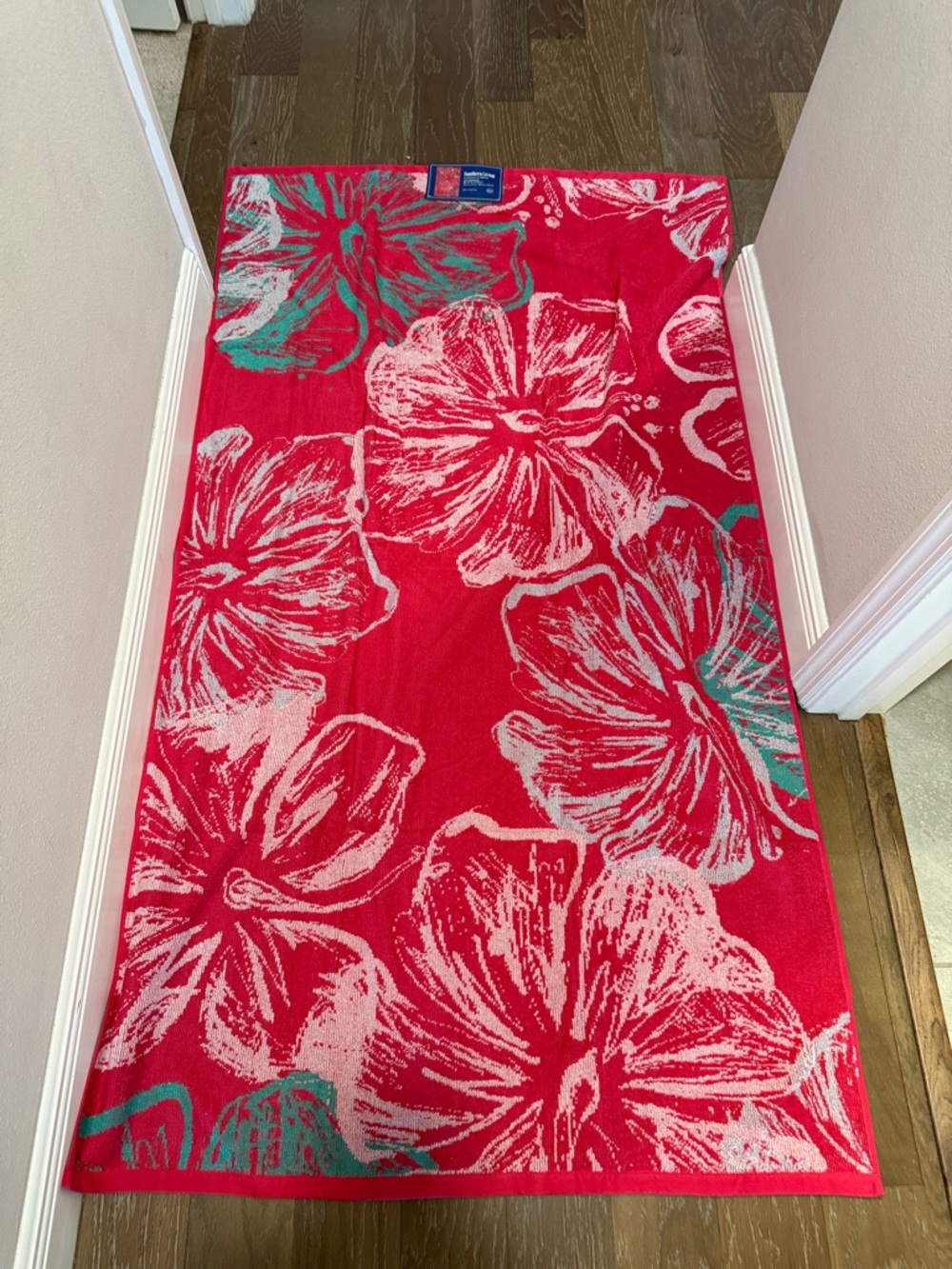 Southern Living Hot Pink, Teal Reversible Oversized Pink Floral Brach Pool 40x70